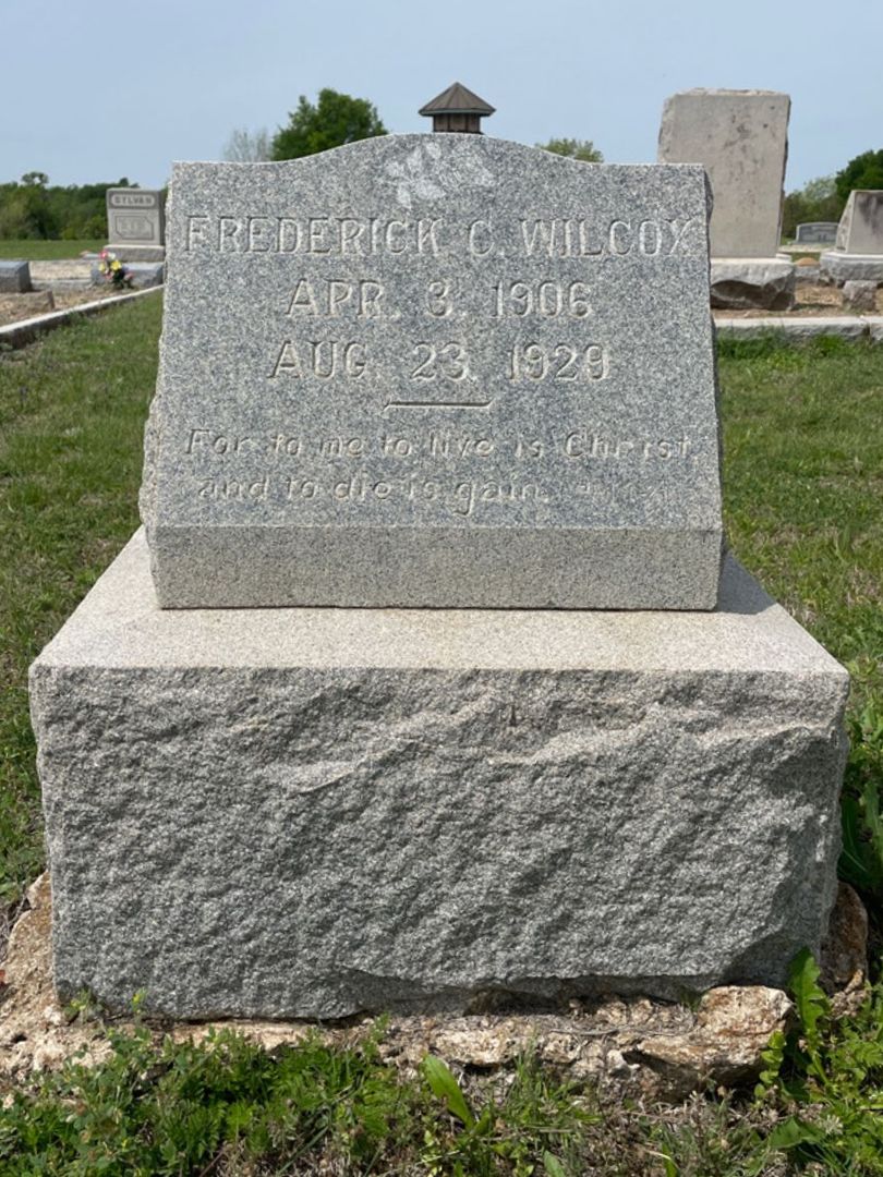 Frederick C. Wilcox's grave. Photo 1