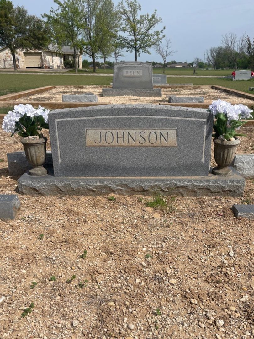 Dennis O. Johnson's grave. Photo 1