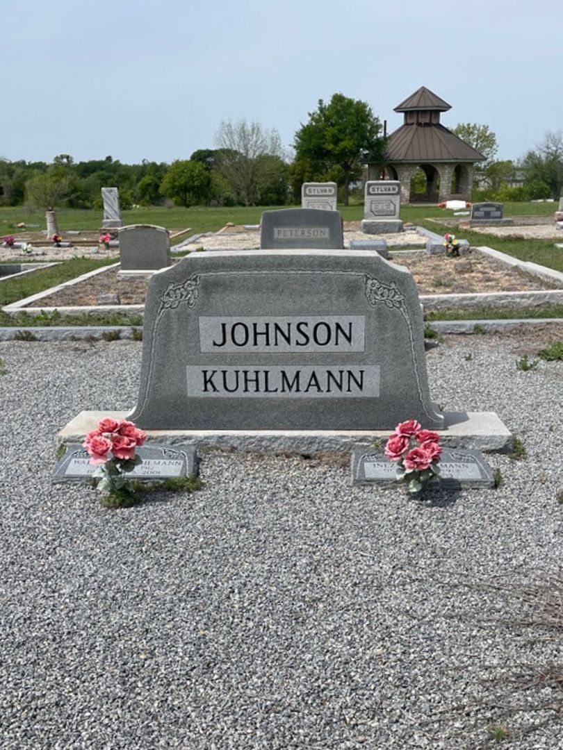 Inez J. Kuhlmann's grave. Photo 1