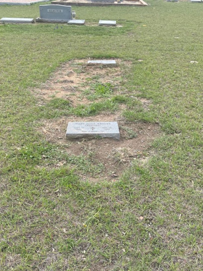 Mary Alice Brooks Medford's grave. Photo 1