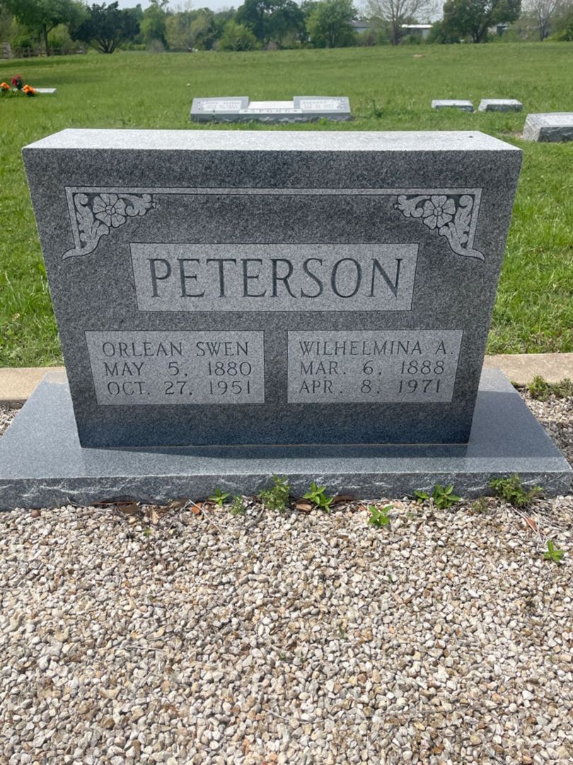Helen Peterson's grave. Photo 1