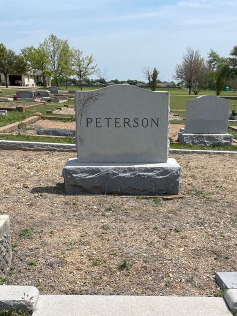 Magdalena Peterson's grave. Photo 1